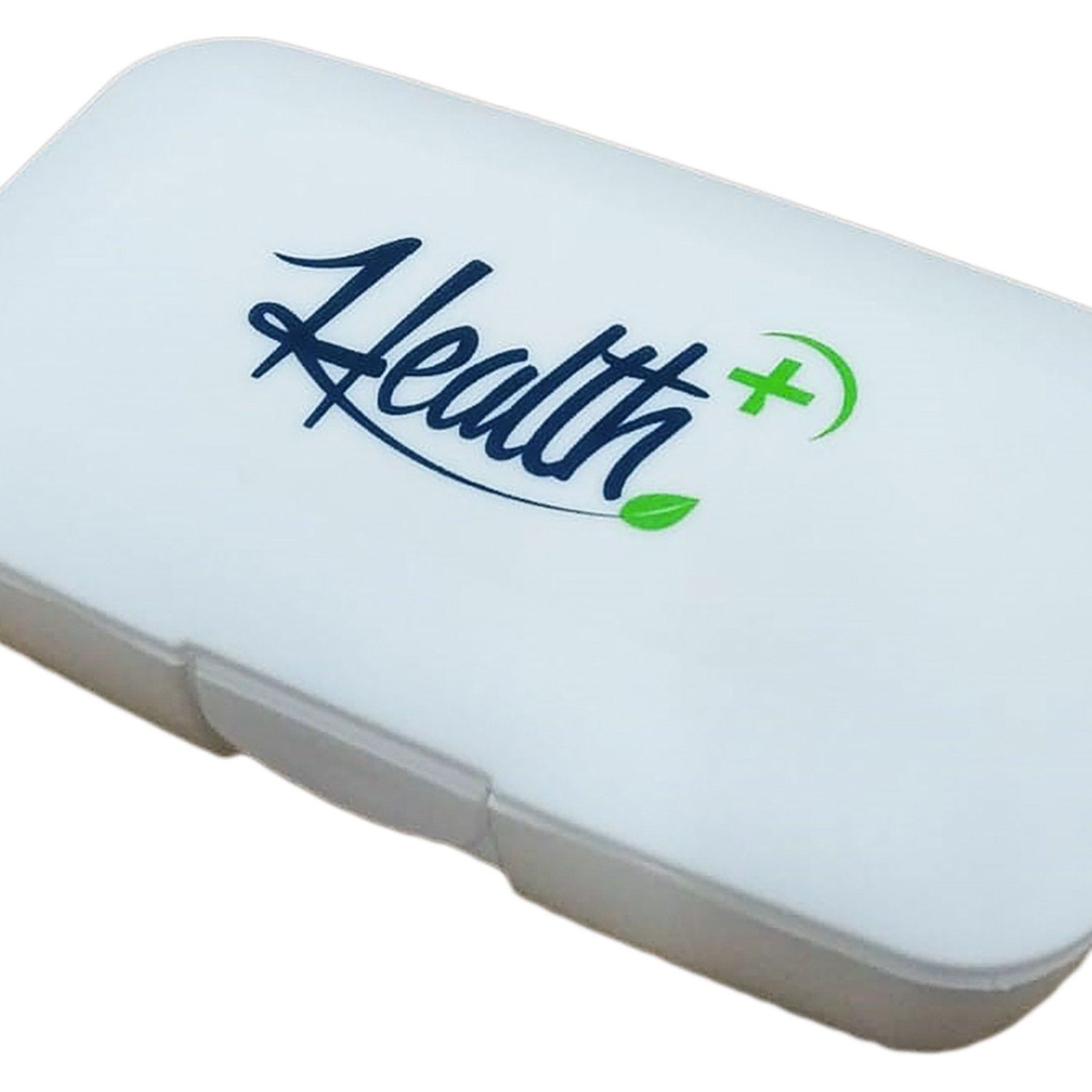 Healthplus Pillenbox weiß geschlossen mit Logo Schrägansicht