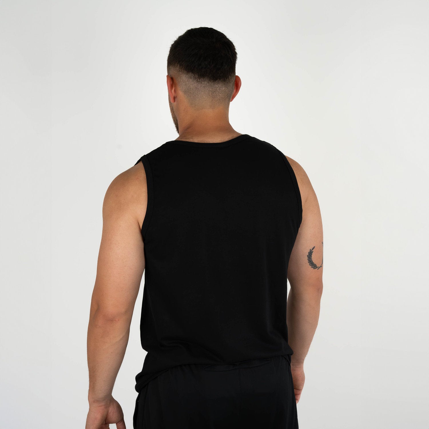 Schwarzes Zec+ Muskelshirt für Herren, Rückseite schlicht ohne Aufdruck